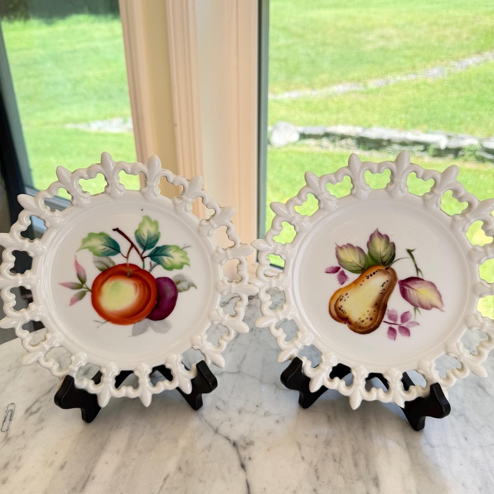 VTG Lefton China Lace Edge Fruit Plates Pair Reticulated Wall Display‎ Decor
